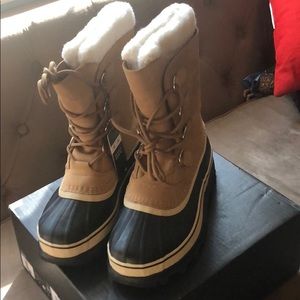 Sorel Caribou Boots 8.5 Buff/Chamois nib